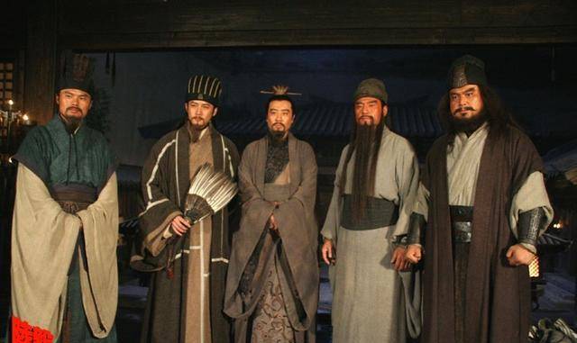 法正和诸葛亮谁的地位高为何刘备打仗带法正并对法正言听计从