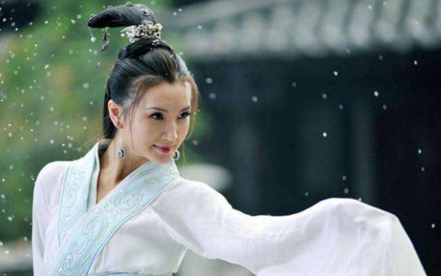 此女名为夏姬,她乃是春秋时期郑国的公主,更是春秋时期的四大美女之一