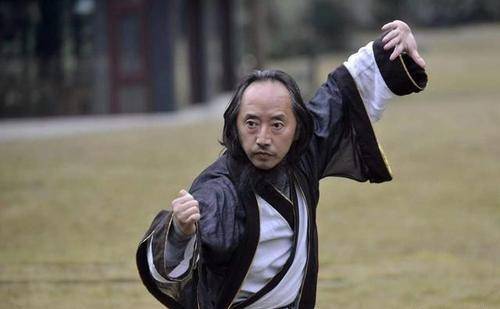 或许有人质疑陈师行也开始活跃于网络,什么飞檐走壁,手劈砖头,寸劲破