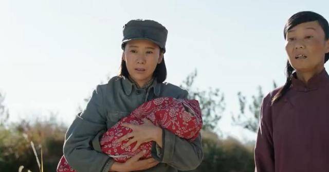 《啊摇篮》丑子冈给奶妈送粮食和钱,却不知道女儿正遭受虐待_孩子_元