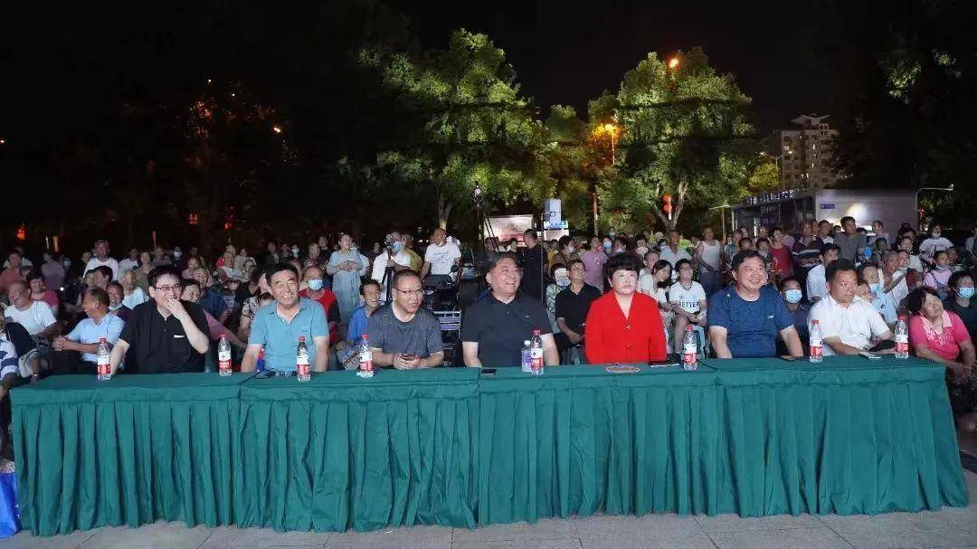 罗树录,濮阳市文化艺术教育协会执行会长韩振峰,副会长邢瑞星,濮阳市