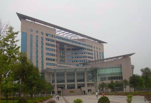 湖北省综合类大学排名公布,湖北大学仅排第四,榜首