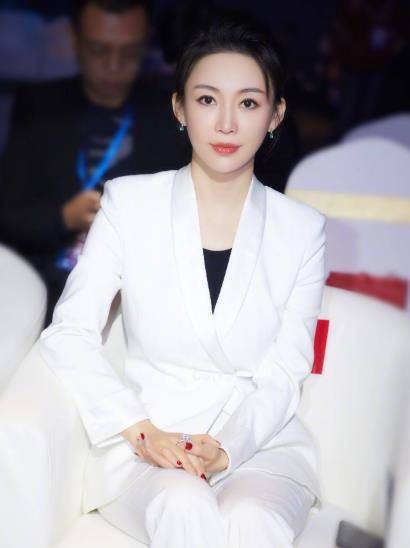 九球天后潘晓婷:漂亮又坚强,可惜因为身材好丢了冠军,她身价8亿,谁也