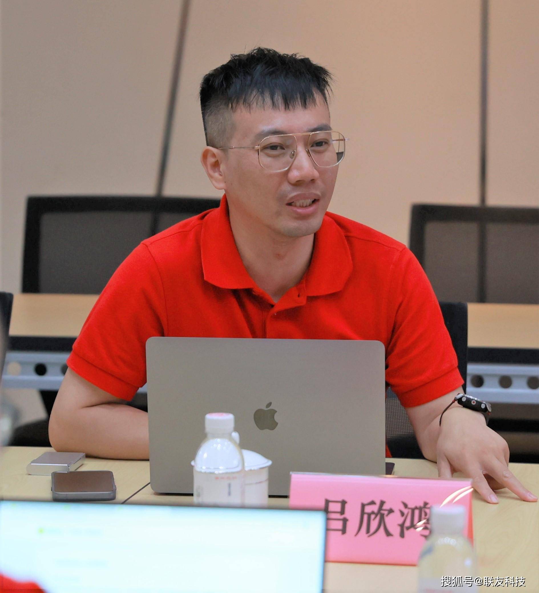 联友科技云服务bu信息技术部总监梁雄艳向与会嘉宾介绍了公司的发展