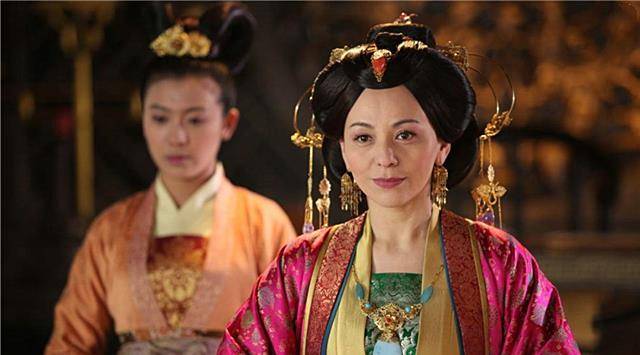 贵妇躲雨,碰一乞丐:你能做皇帝,我嫁你生孩子,20