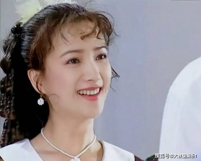 10位女星的"民国弹簧卷"造型,个个美得像洋娃娃,贵气扑面而来_何晴_剧