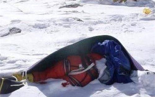 珠峰"睡美人:冰封22年,如今成登山路标,生前曾哀求别抛弃她_阿尔森