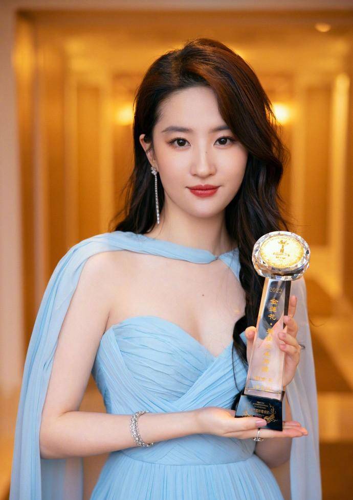 好棒！刘亦菲获得金莲花最佳女主角奖，实至名归