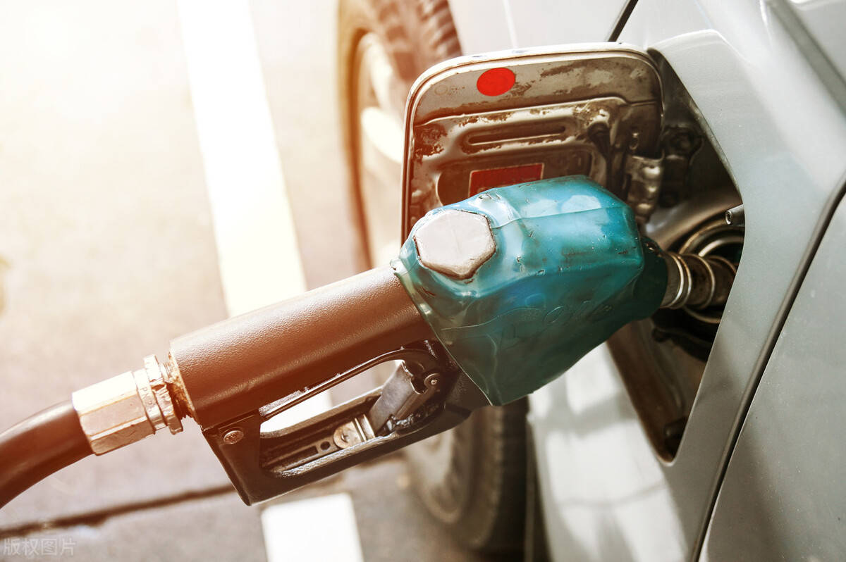 油价最新消息：今天12月24日，国内加油站调整后92、95汽油售价