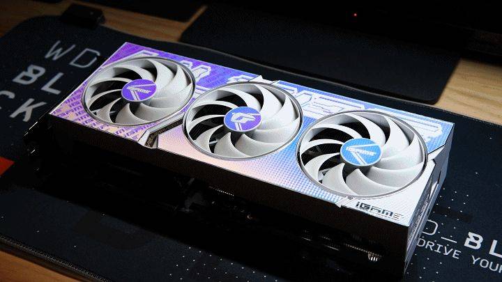 RTX3090Ti⼿ iGame RTX 4070 Ti׷