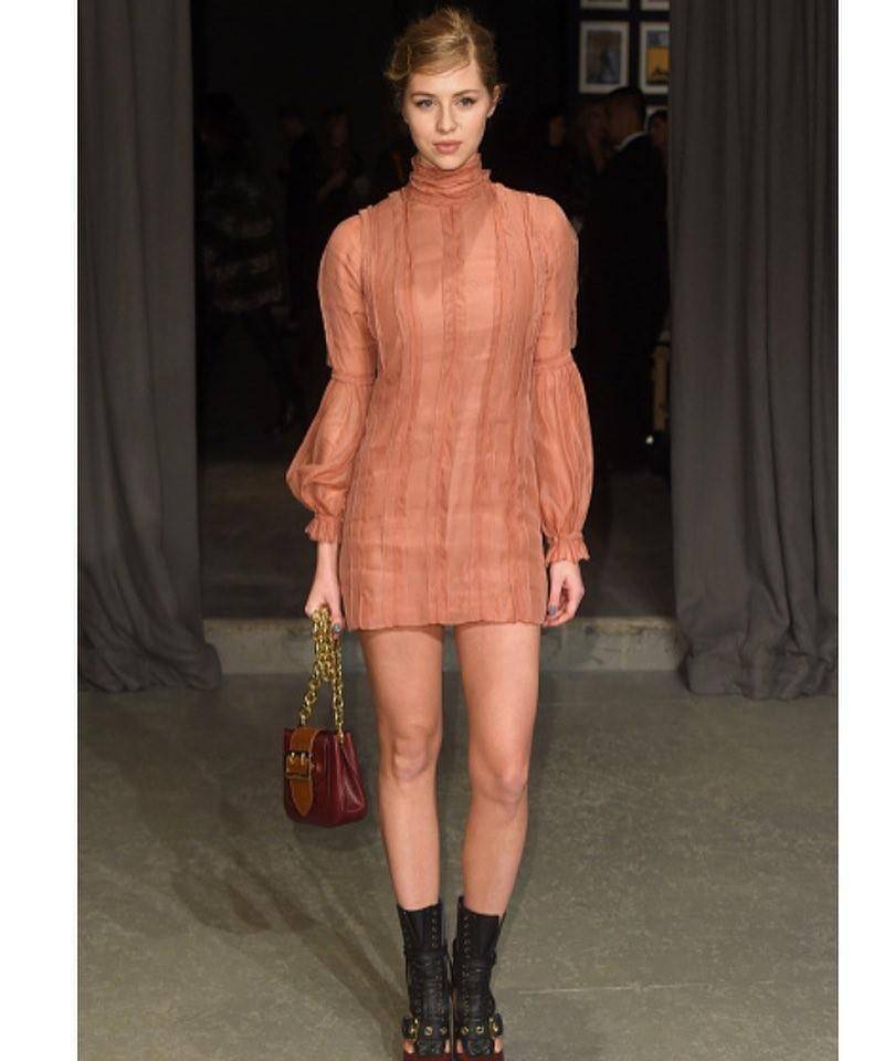 �������е����С��ǣ������ĵ���Ů����֤���ǽ����ܻ� ...