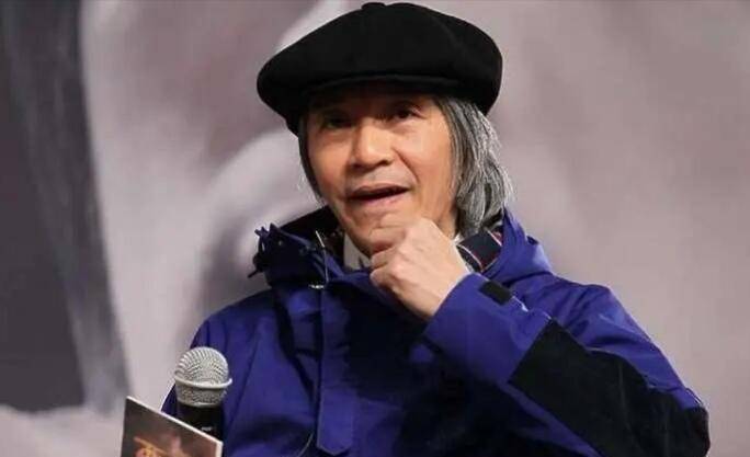 原创60岁周星驰时隔15年将再次以演员身份回归，满头白发依旧意气风发
