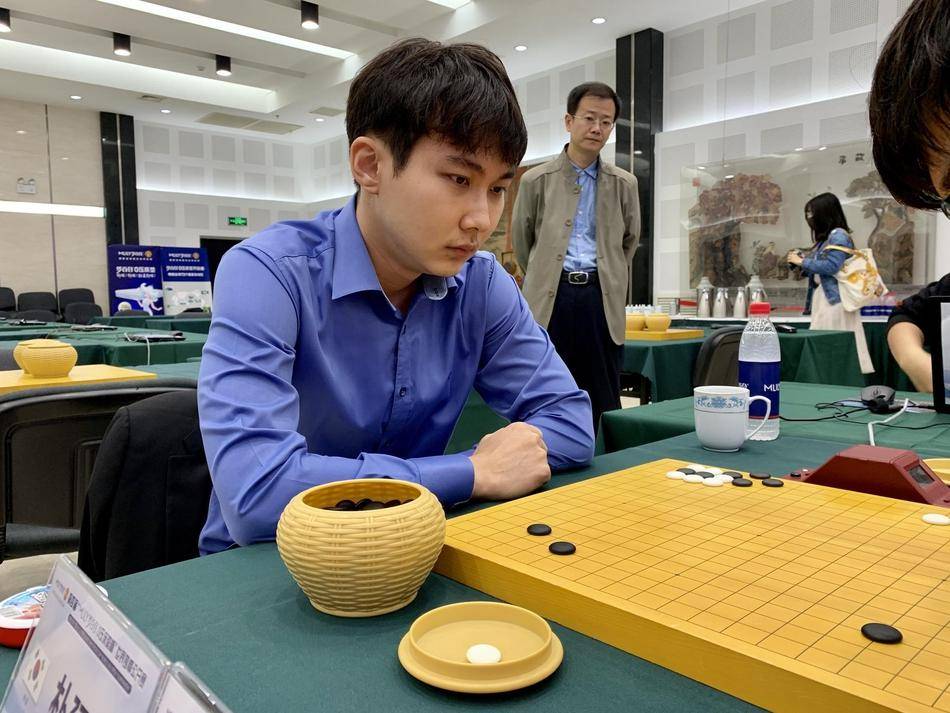 8日围棋赛事 朴廷桓围甲力斩中国上将 辜梓豪完胜韩曾经第一人