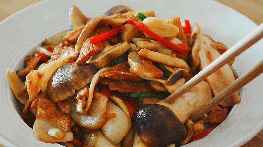 干煸松茸，物美价廉滋味足，家常制作好享受