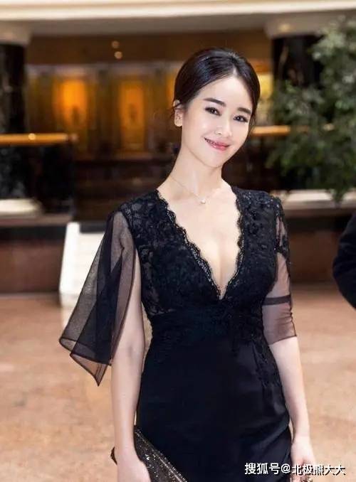 原创“外纯内骚”左小青的心机上位史，和她的甜性密爱