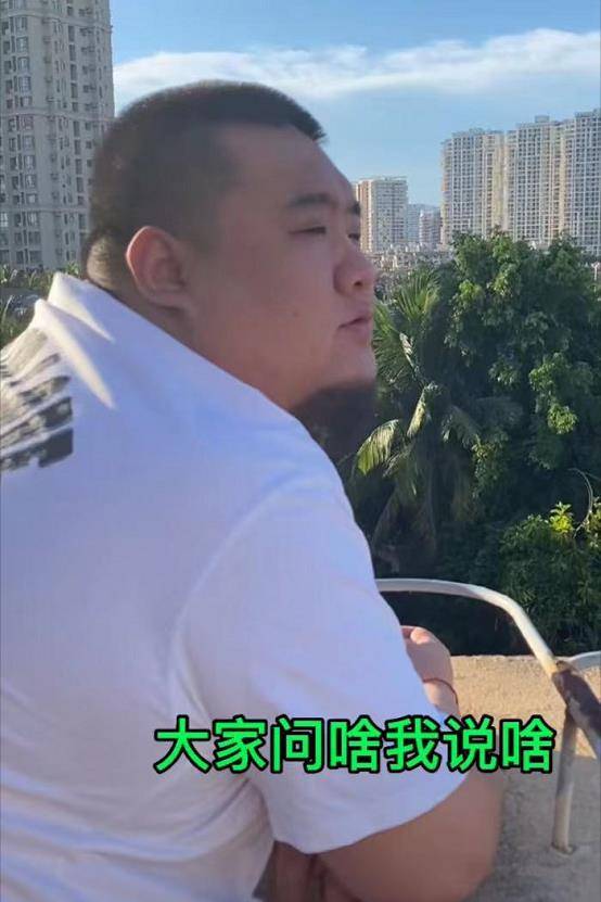 吃播红雨教师复出，走苦情道路引网友存眷，泡泡龙出场体例特殊戳中泪点