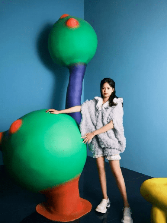 原创钟丽缇带俩女儿拍大片！二女儿“整容式”长大，颜值不输妹妹考拉