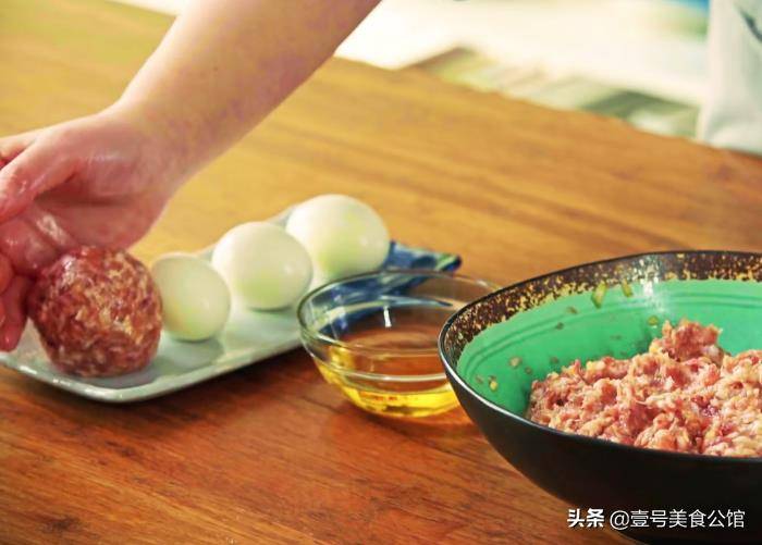 香卤风味的苏格兰蛋，外酥里嫩，甘旨又解馋，老小皆宜的肉食菜肴