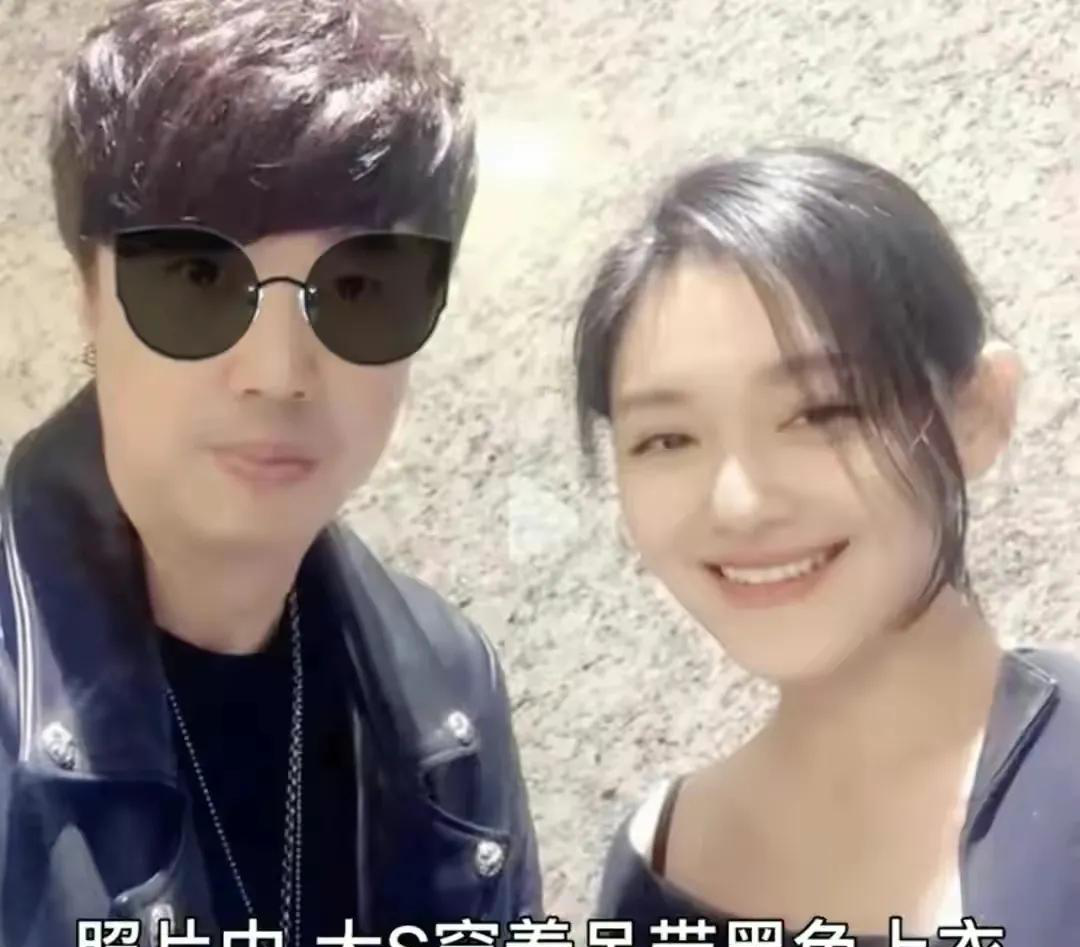 汪小菲那是筹办放弃女儿吗？现身曲播间情感低落，不想争取抚育权