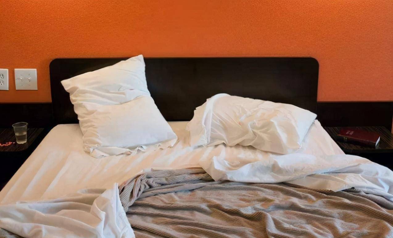 情侣开钟点房，为什么经常被保洁阿姨吐槽？过来人说出了实情