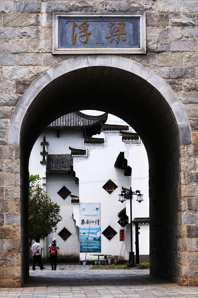 ������һ��������У���������ǧ����򣬱Ⱦ����徻������ ...