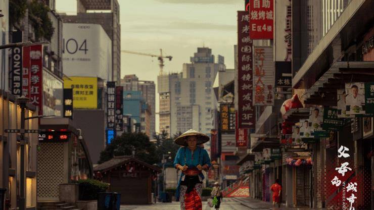 《父母的城市生活》：河是一条纽带，传递两人的豪情