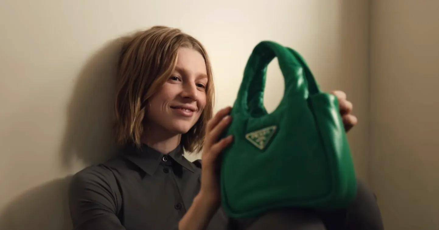 Prada���Ķ��Ʒ���������Ƭ����ɫ������