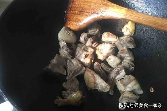 越冷越要吃那肉，一年四时不生病，比牛肉滋补，比猪肉鲜美！