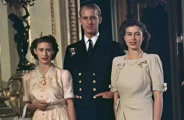 ����·�����͡����繫������Ů����������Щƽ���ġ������� ...