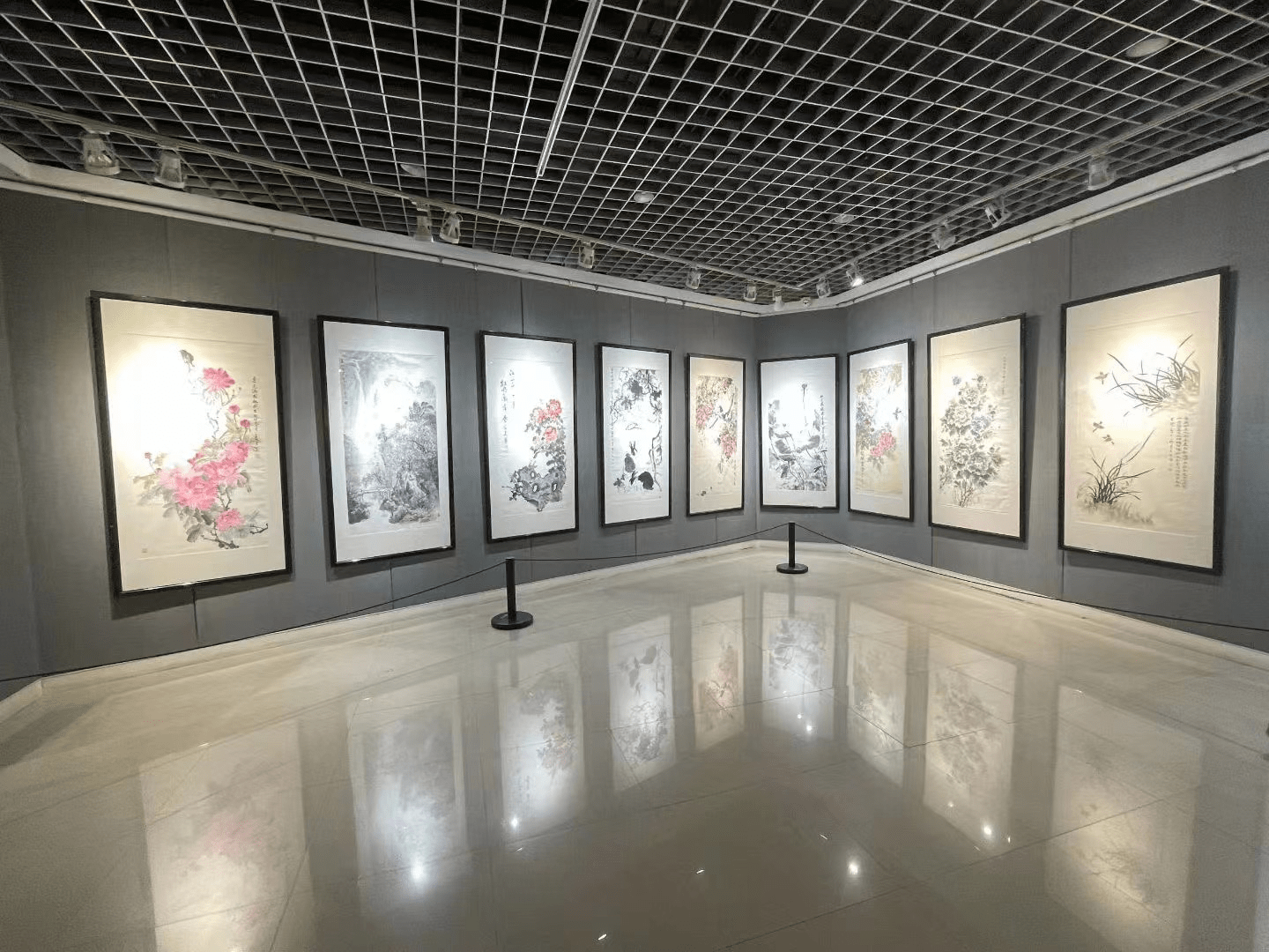 渭南市庆三八·巾帼风度·佳丽丹青书画展在西安开展