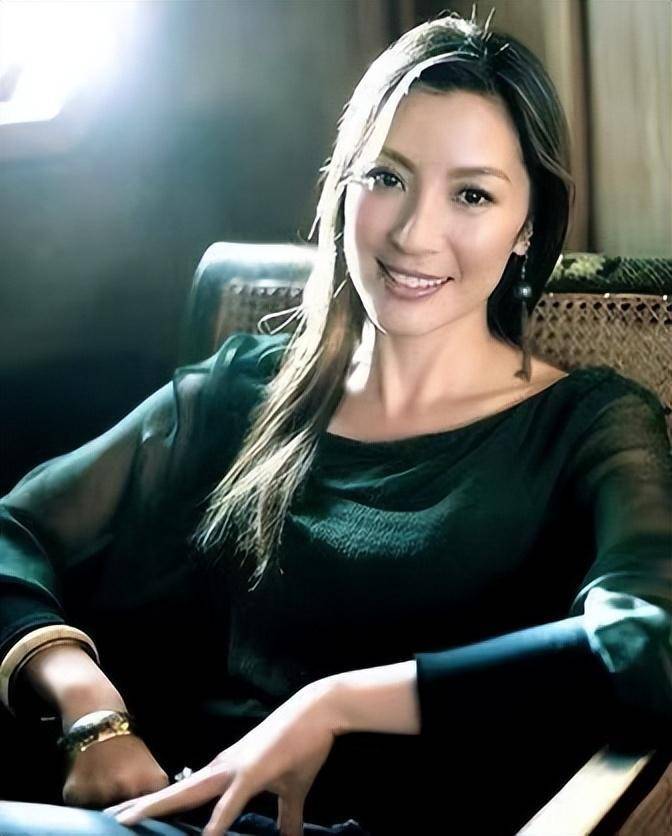 杨紫琼：60岁成国际影后，法拉利总裁求婚十次，至今未婚