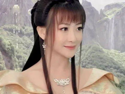 还记得“冻龄女神”陈紫函吗？47岁长如许