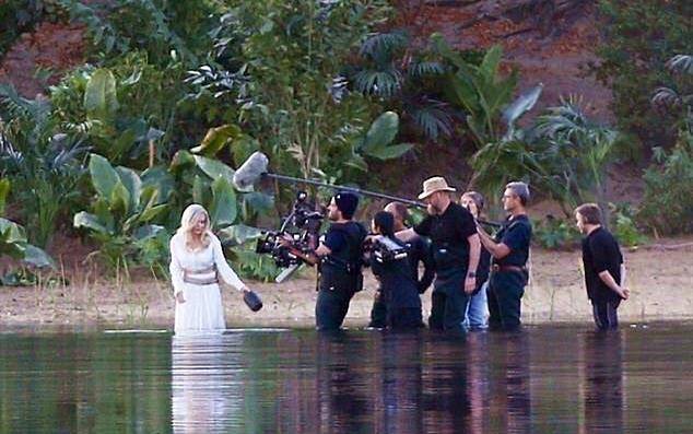 �������塷�����⾰ͼ����ɫ�����ϵĶ����ʾ���֮�� ...