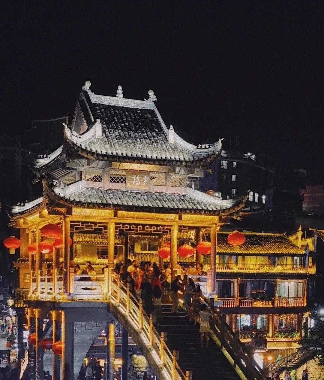 湖南-凤凰古城，魅力湘西，夜景YYDS，保举晚上玩耍！旅游走起！