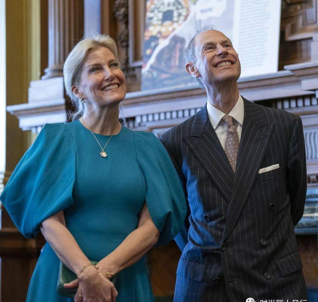 Ӣ�����ҽṹ��䣡÷����һ�Զ�Ů��ʽ��Ϊ���Ӻ͹��� ...