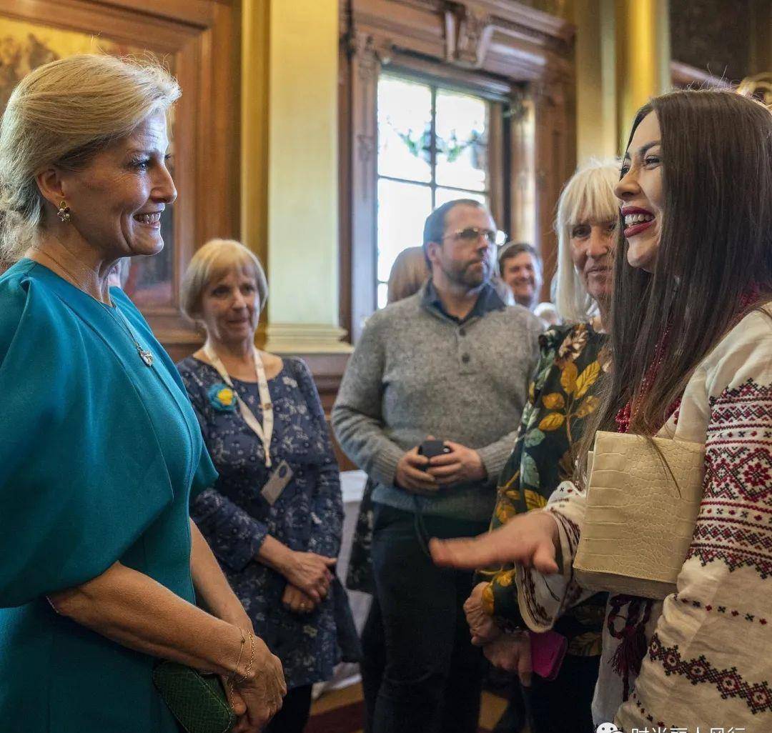 Ӣ�����ҽṹ��䣡÷����һ�Զ�Ů��ʽ��Ϊ���Ӻ͹��� ...