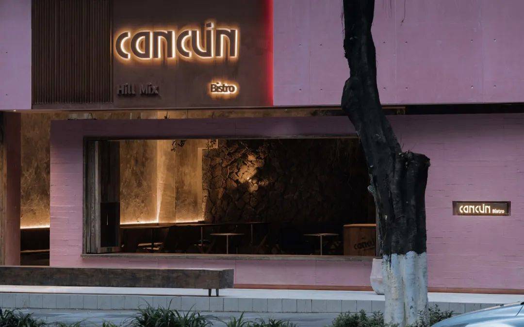 Frame概念丨在Cancun Bistro，几里设想造了一个悬浮的墨西哥红盒子