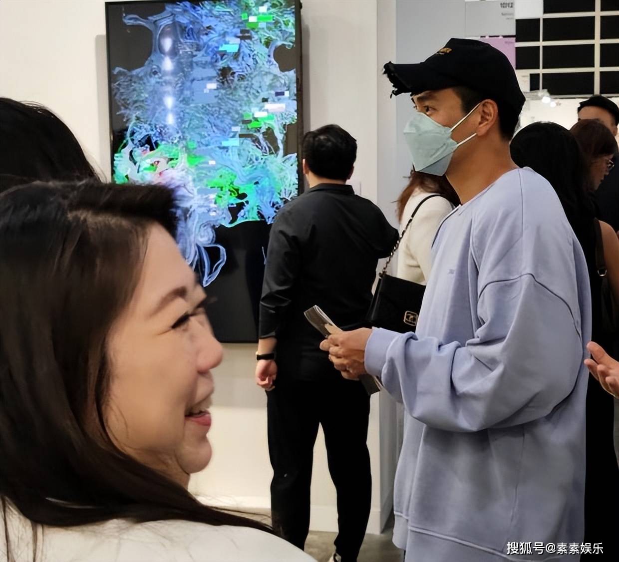 刘嘉玲和梁朝伟看艺术展，余文乐 彭于晏等数十位明星都在现场