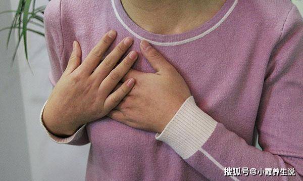 经期前后女性胸部胀痛，会是乳腺出问题吗？原因或是因为它