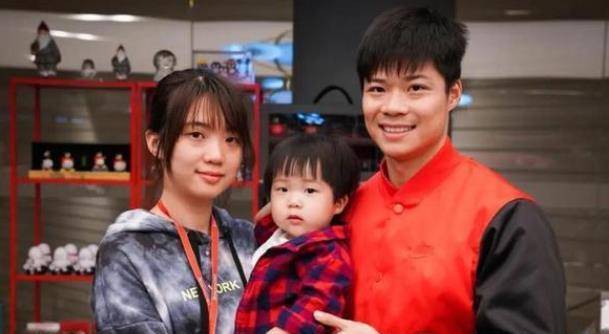 原创苏炳添用Iphone惹争议，粉丝反驳，自己解释，这一次，他看清楚了