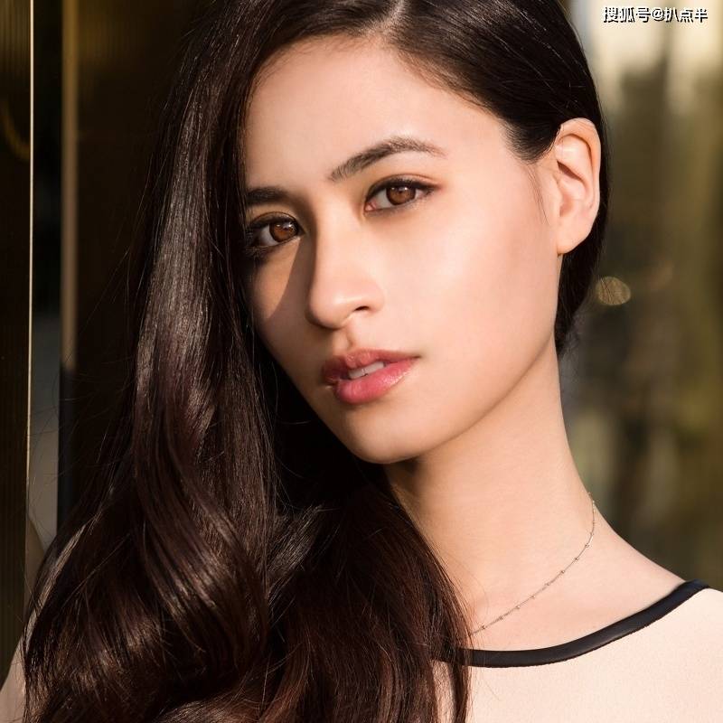 黄荻钧曾为吴克群之后的许多歌曲，做过和声，包括那首让他红遍两岸三地