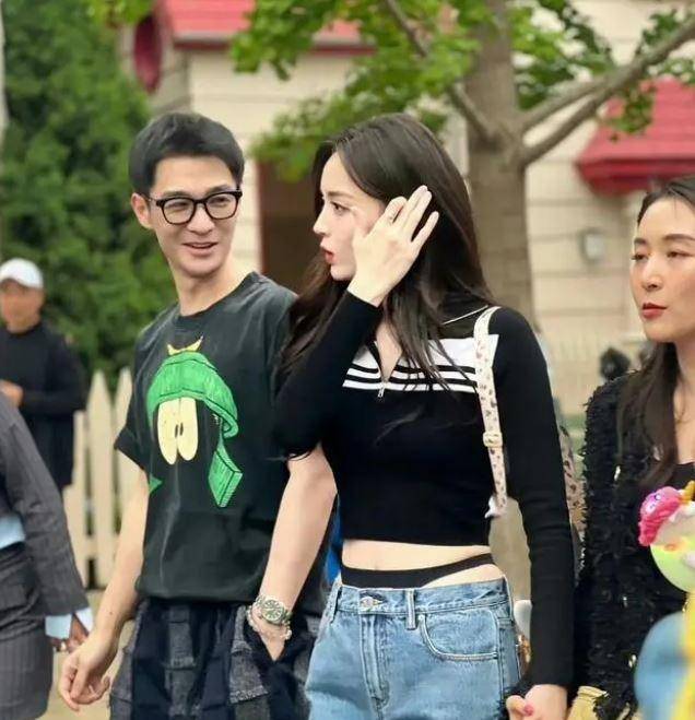 原创娜扎回应裤子争议：支持穿衣自由，别怕，穿什么都可以