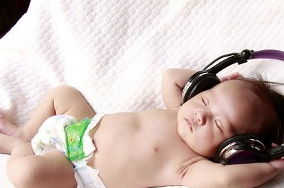 给宝宝放胎教音乐 宝宝有时动有时不动 原来是这个意思