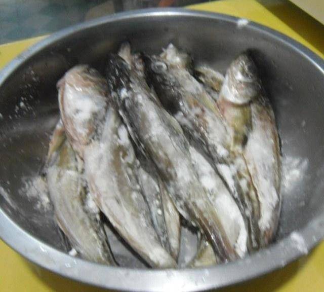 煎烧雷鱼，鱼肉细嫩，鲜香味美