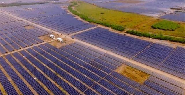 全球第一大太阳能江南体育电站：出自印度之手发电高出中国最强698兆瓦(图3)
