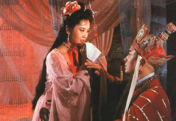 曾被誉为“中国第一美女”，结婚两次没有子女，今67岁依旧是女神