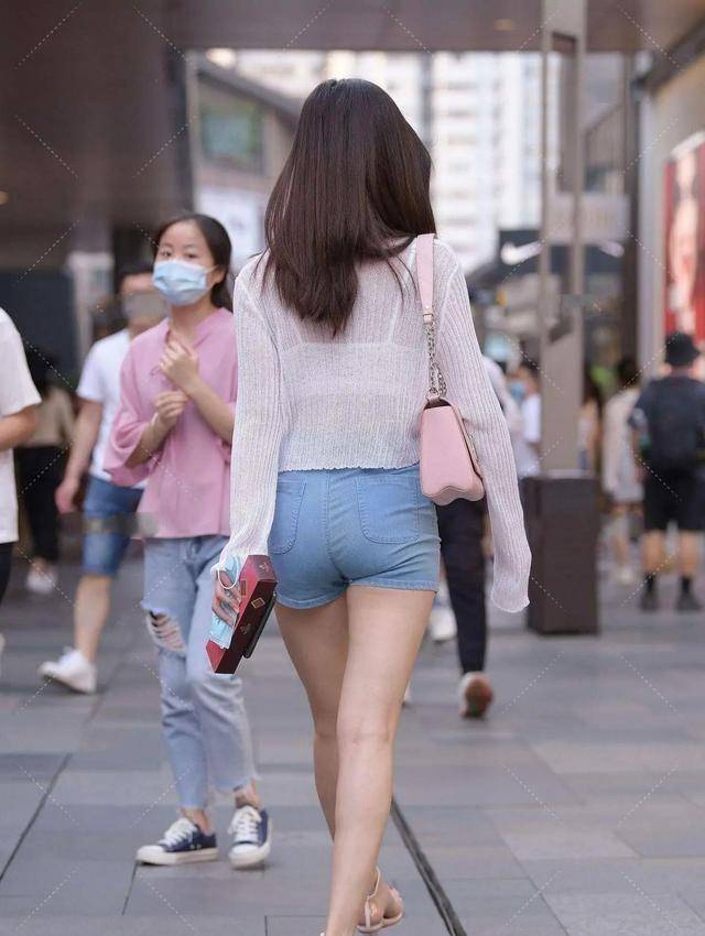 简约自然M6 米乐的瑜伽裤让你穿出年轻自信显得腿长脚小甜美温婉(图5)