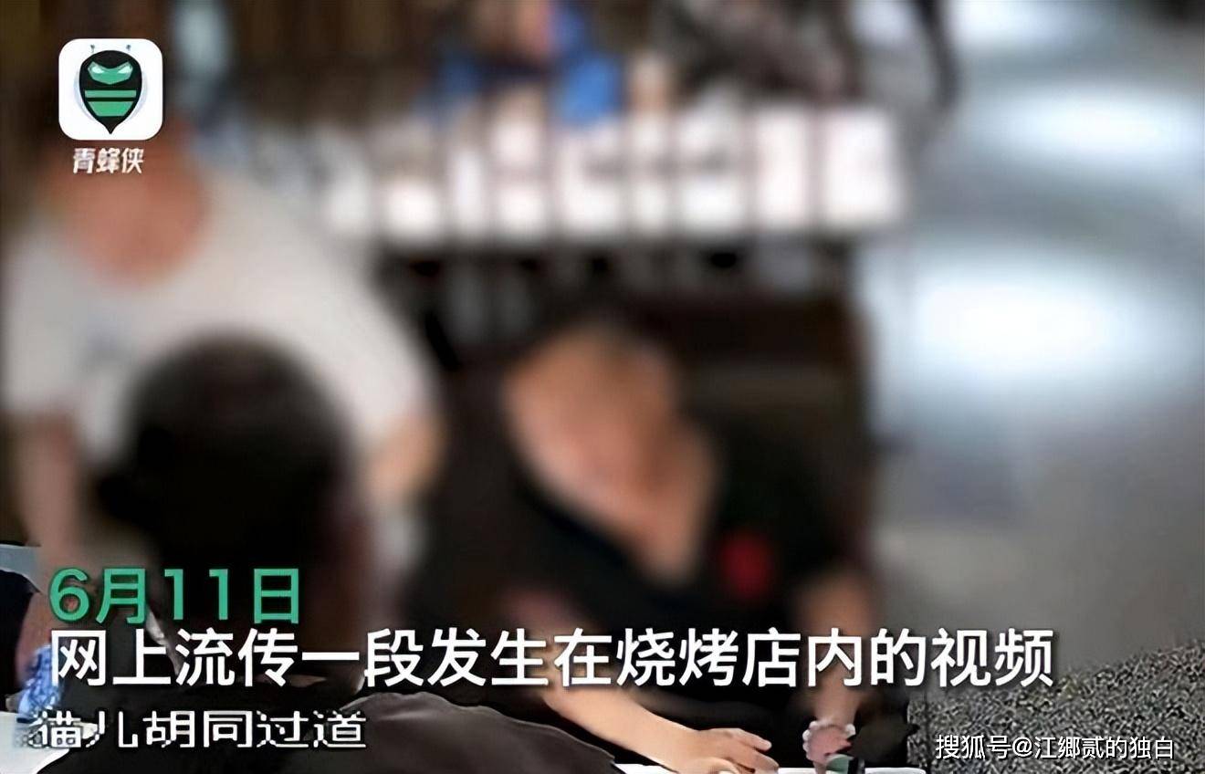 黑龙江一男子饭店施暴他人，烤签戳脸酒瓶砸头，现场画面曝光