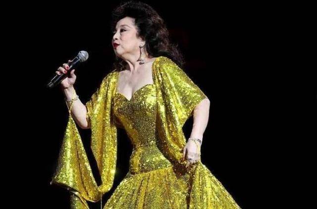 大湾区晚会引发争议！徐小凤疑似假唱曾是经典歌曲天后！