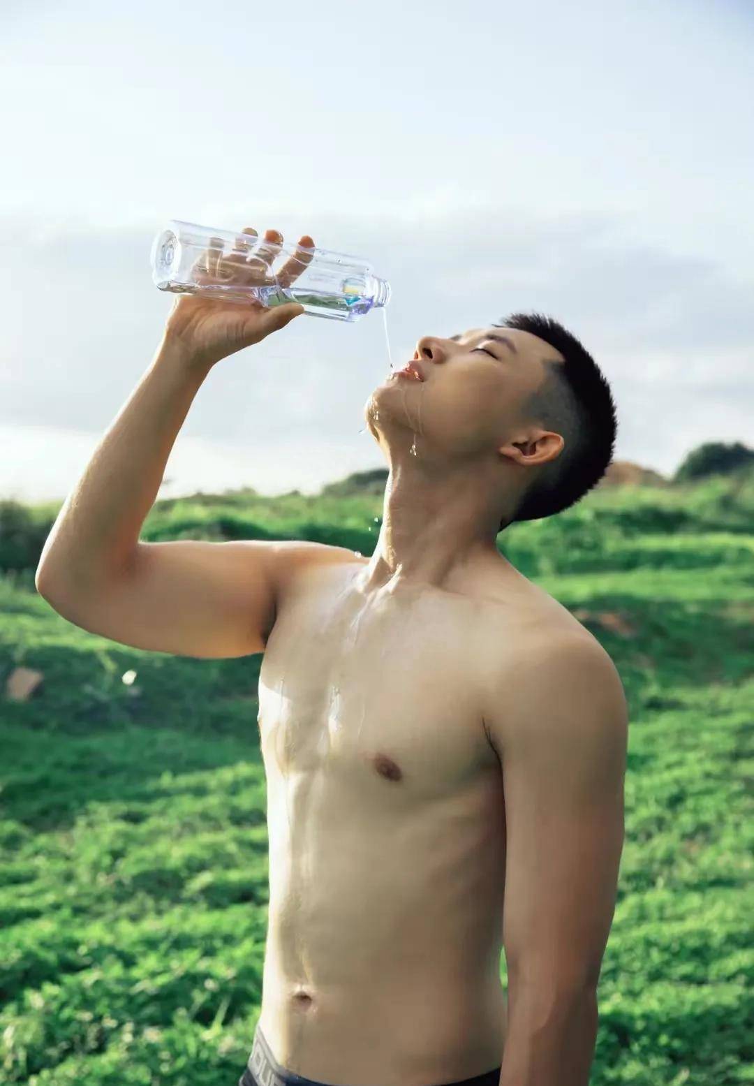原创青春魅力：男孩小孩子的活力和消息力
